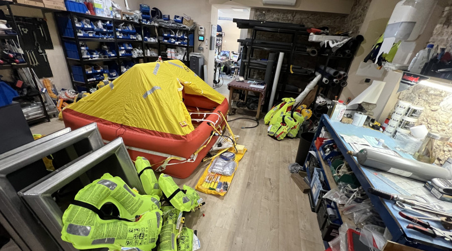 vente bateau cannes-zodiac antibes-bombard mandelieu la napoule-aka marine cannes la bocca-bateaux a vendre le cannet-reparation bateau vallauris-bateau d occasion mougins-bateau theoule sur mer