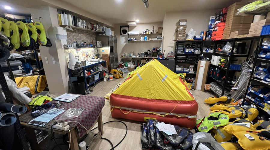 vente bateau cannes-zodiac antibes-bombard mandelieu la napoule-aka marine cannes la bocca-bateaux a vendre le cannet-reparation bateau vallauris-bateau d occasion mougins-bateau theoule sur mer